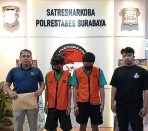 Dua Pengedar Narkoba Berhasil Di Amankan Satresnarkoba Polrestabes Surabaya