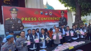 Polrestabes Surabaya Berhasil Amankan Kurir 33,928 Kg Sabu-sabu Jawa-Sumatera