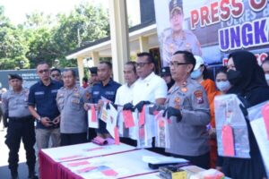 Polres Bondowoso Ringkus Tiga Tersangka Dugaan Kasus Penipuan dan Penggelapan