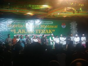 Kapolsek Jangkar Hadiri Pengajian Umum Dan Sholawat Bersama Di TPU Jangkar