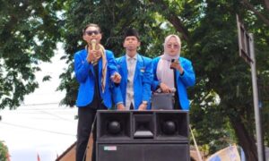 Aksi Unras PMII Situbondo Geruduk Gedung DPRD Pertanyakan Tambang Ilegal