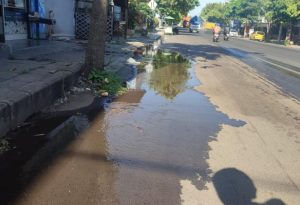 Selokan di Jalan Wijaya Kusuma Lagi-lagi Jebol