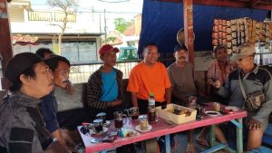 Cangkruk Pagi di Terminal Situbondo: Mas Rio Ternyata Jago Nyanyi