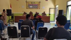 Mediasi Antara Lurah Mimbaan dengan Warga yang Berlangsung Panas Diakhiri Dengan Permintaan Maaf