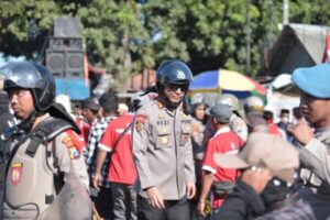 Kapolres Situbondo Turut Atur Lalu Lintas di Tengah Aksi Unjuk Rasa IMSAK di Pantura Arjasa