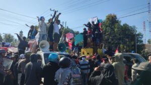 Aksi Demo IMSAK Gemparkan Kecamatan Arjasa