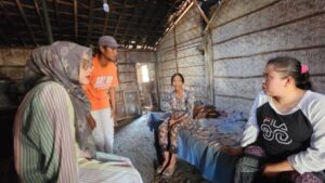 Kisah Pilu Bu Aminah: Mbak Una Berjanji Beri Perhatian Khusus untuk Lansia Terlantar