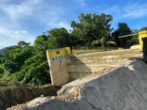 Proyek Jembatan Rp 4 Miliar Mangkrak, Warga Desa Maniala Kecewa Berat!