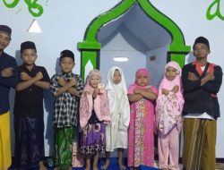 Kordes Rio-Ulfi di Gunung Putri Serahkan Hambal untuk Musholla Nurul Hidayah