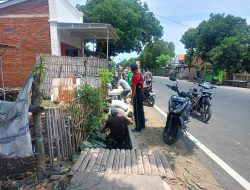 Warga Dusun Masjid Desa Jangkar Gelar Kerja Bakti Perbaiki Drainase Akibat Proyek Jalan
