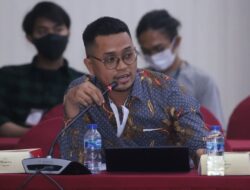 Pengadaan Mobil Dinas di Situbondo Disorot, Pengamat Politik Balik Serang Kritikus