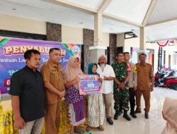 TNI-Polri Kawal Pencairan BLT DD di Desa Sumberanyar, Situbondo