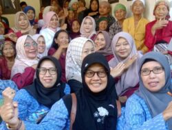 GOW Situbondo Ulurkan Tangan Kasih, Bagikan 50 Paket Sembako untuk Lansia di Alasbayur