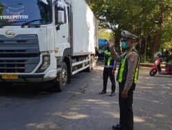 Satlantas Polres Situbondo Atur Lalu Lintas di Lokasi Proyek PLTU Paiton untuk Cegah Kemacetan dan Kecelakaan