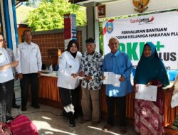 Wakil Bupati Situbondo Salurkan Bantuan PKH Plus di Empat Kecamatan Wilayah Timur