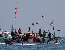 Lomba Ayam Sap-Sap Meriahkan Hari Jadi Situbondo, Bupati Lepas Final di Pasir Putih