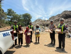 Satlantas Polres Situbondo Tebar Kebaikan Lewat Program Jumat Berkah