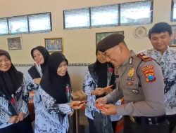 Samapta Polres Situbondo Gelar Aksi Sosial Pasabber di SDN 2 Semiring Peringati Hari Guru Nasional
