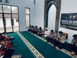 Polres Situbondo Bagikan 50 Mushaf Al-Qur’an untuk Santri TPQ Baiturrahman Al-Baity