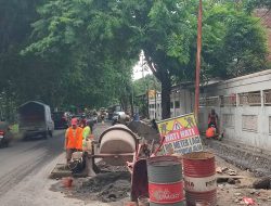Proyek Drainase di Jalan Sucipto Sebabkan Genangan, Lalin Padat dan UMKM Merugi