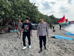 Kapolres Situbondo Bersama Forkopimda Tinjau Keamanan Destinasi Wisata Pantai Pasir Putih Selama Libur Nataru 2025