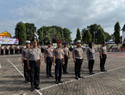 Siraman Air Kembang dan Water Canon Tandai Kenaikan Pangkat 76 Personil Polres Situbondo