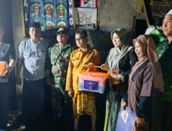 Hujan Deras Tak Surutkan Langkah Mbak Ulfi Sambangi Korban Rumah Roboh di Sumberwaru