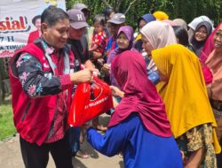 Tebarkan Kebahagiaan Menuju Idulfitri, PDI Perjuangan Situbondo Salurkan 5000 Paket Sembako untuk Wong Cilik