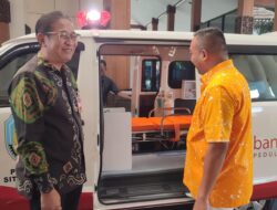 Perkuat Layanan Kesehatan dan Lingkungan, Bank Jatim Serahkan CSR Ambulans dan Seribu Bibit Mahoni ke Pemkab Situbondo