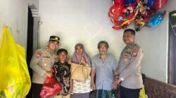 Penjual Balon Tak Mampu Lunasi Seragam Sekolah Anaknya, Sat Binmas Polres Situbondo Turun Tangan