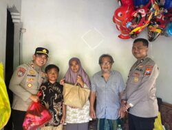 Penjual Balon Tak Mampu Lunasi Seragam Sekolah Anaknya, Sat Binmas Polres Situbondo Turun Tangan