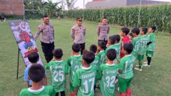 Satbinmas Polres Situbondo Bentengi Atlet Muda dari Bahaya Narkoba, SSB FFA Dapat Dukungan Bola dan Susu