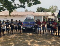 Jumat Berkah, Satlantas Polres Situbondo Bagikan 100 Kotak Makanan Sekaligus Edukasi Keselamatan Berlalu Lintas